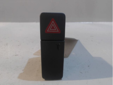 Bouton de warning SUZUKI SX4 Diesel - 1
