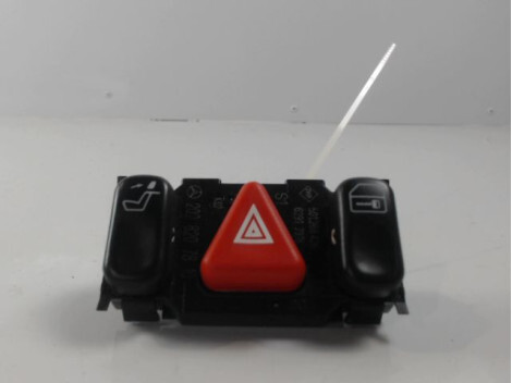 Bouton de warning MERCEDES C180 Essence - 1