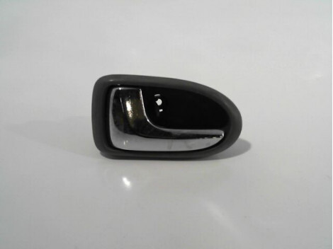 Poignee interieur avant gauche MAZDA PREMACY Diesel - 1