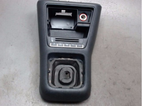Console central (interieur plastique) VOLKSWAGEN TIGUAN Diesel - 1