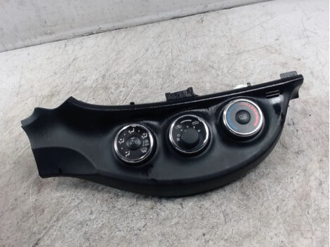 Commande chauffage TOYOTA YARIS II 2010- Essence - 1
