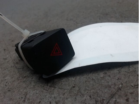 Bouton de warning NISSAN NOTE Essence - 1