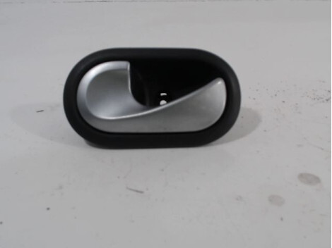 Poignee interieur arriere gauche RENAULT CLIO III 2010- Diesel - 1