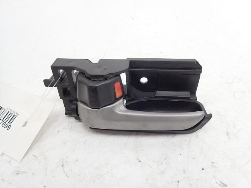Poignee interieur avant gauche SUZUKI SPLASH Diesel - 1