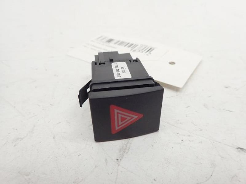 Bouton de warning VOLKSWAGEN POLO 4 Essence - 1
