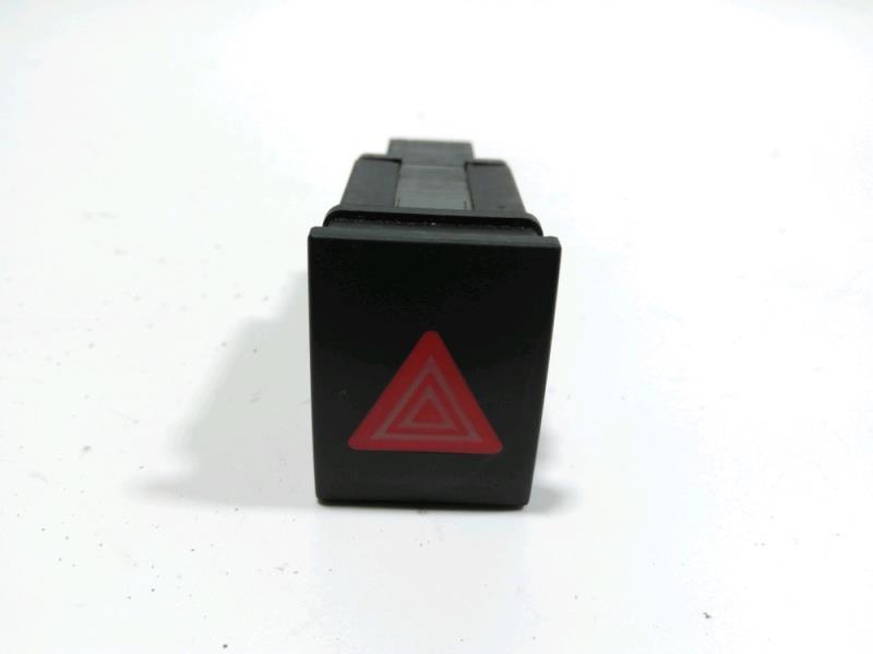 Bouton de warning VOLKSWAGEN POLO 4 Diesel - 1