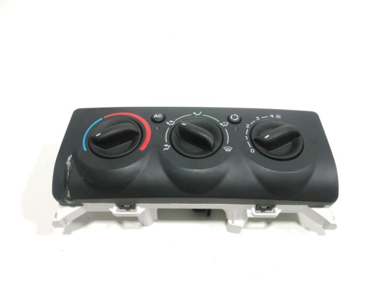Commande chauffage RENAULT CLIO 2 CAMPUS Essence - 1