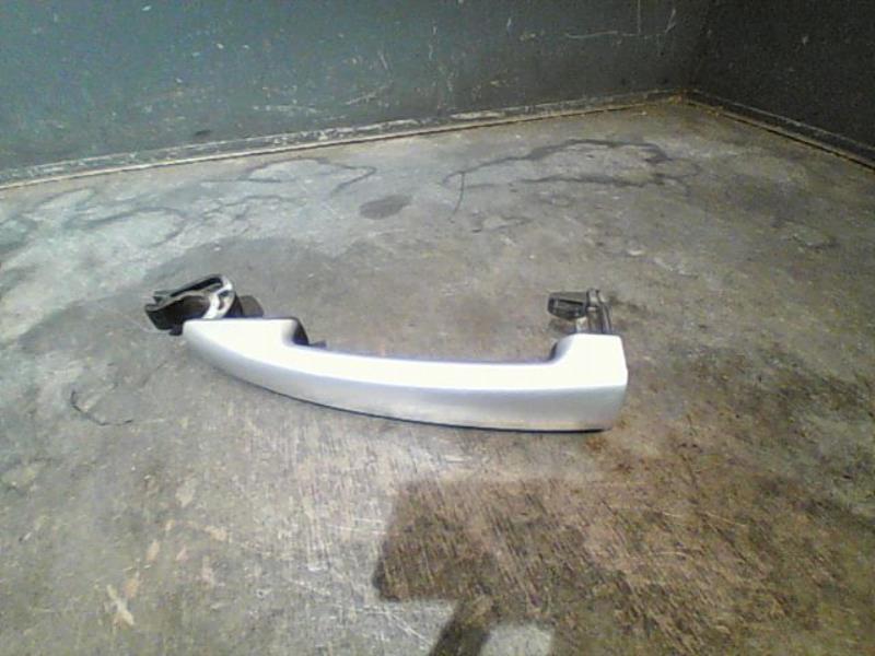 Poignee porte avant gauche