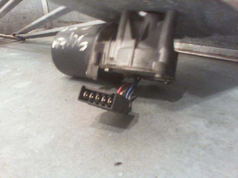 Moteur essuie glace avant