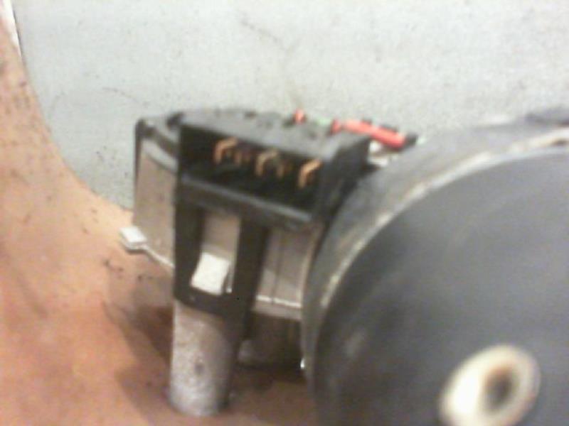 Moteur essuie glace avant