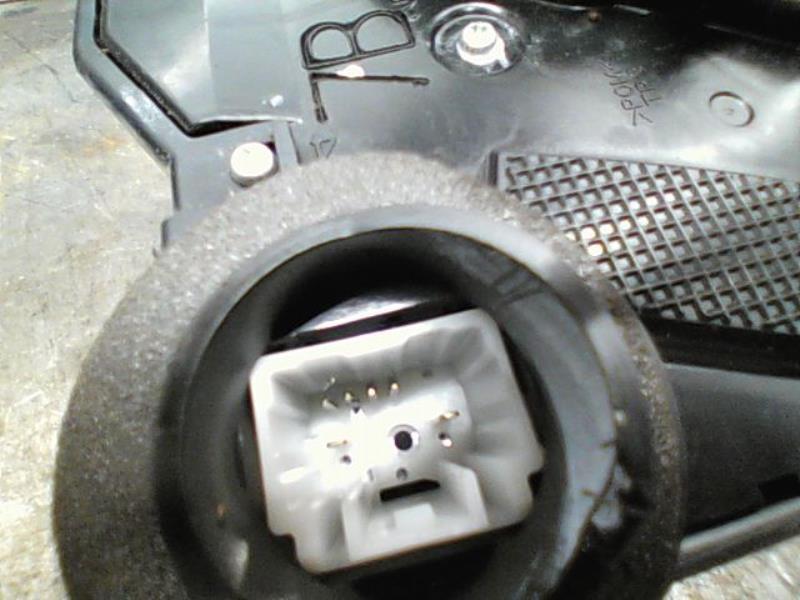 Serrure avant droit TOYOTA PRIUS  - 1