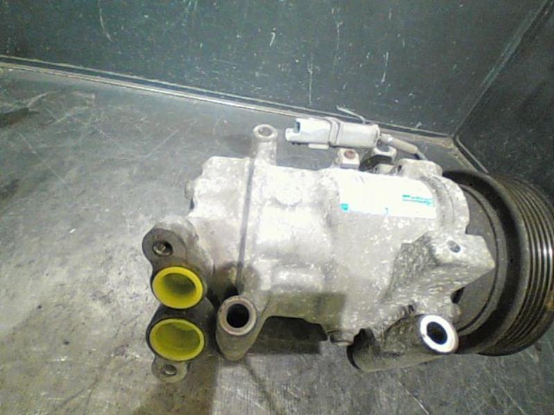Compresseur clim RENAULT CLIO Essence - 1