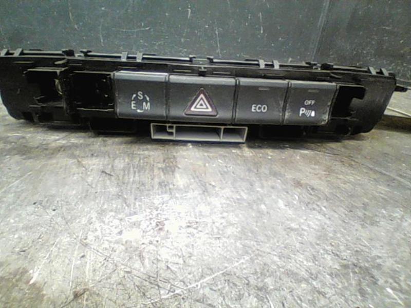 Bouton de warning MERCEDES CLASSE A Diesel - 1