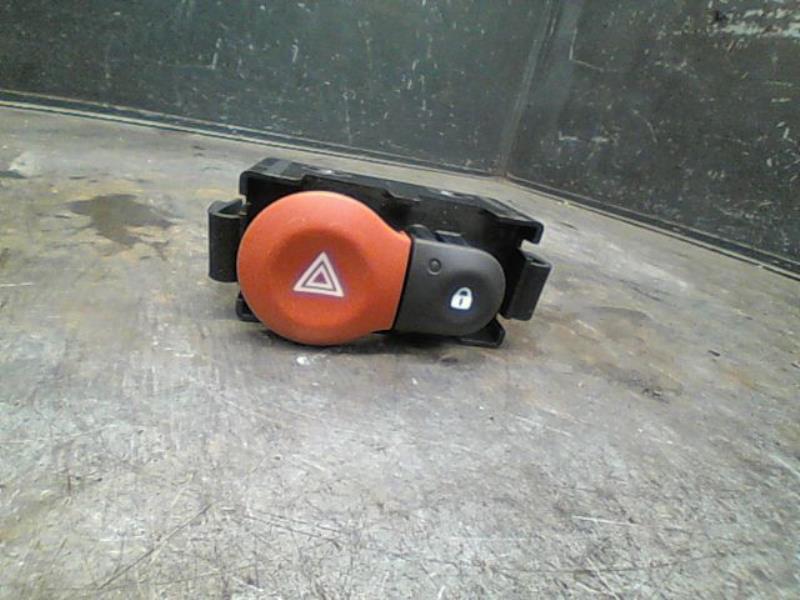 Bouton de warning RENAULT TWINGO Essence - 1