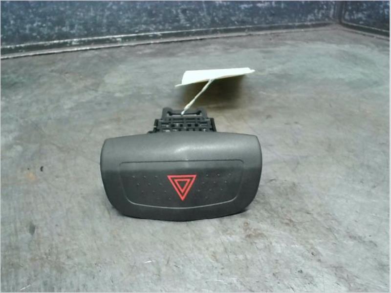Bouton de warning NISSAN PRIMERA Diesel - 1