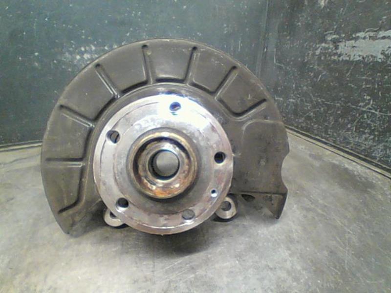 Moyeu avant gauche VOLKSWAGEN GOLF Diesel - 1