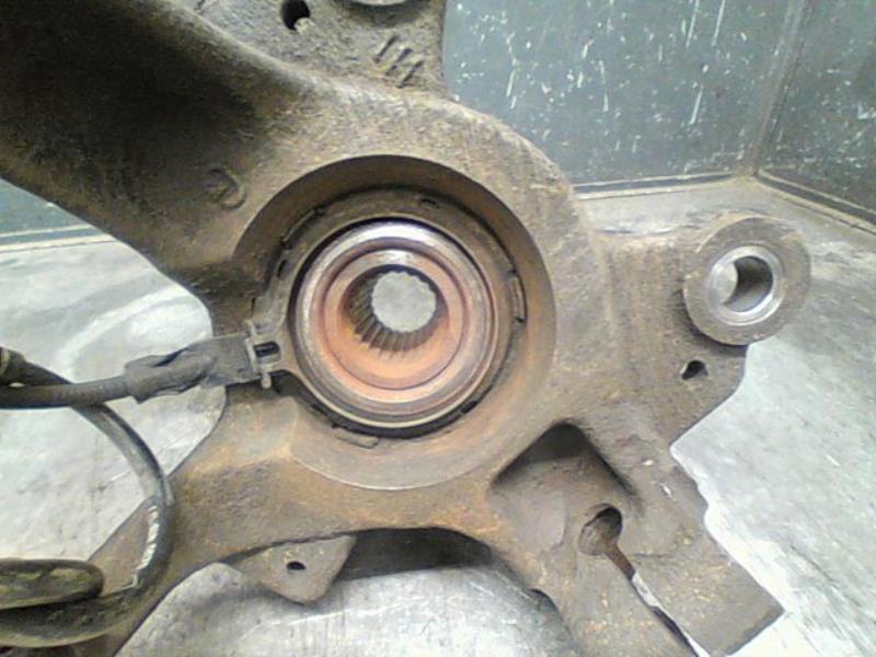 Moyeu avant gauche RENAULT MODUS Diesel - 1