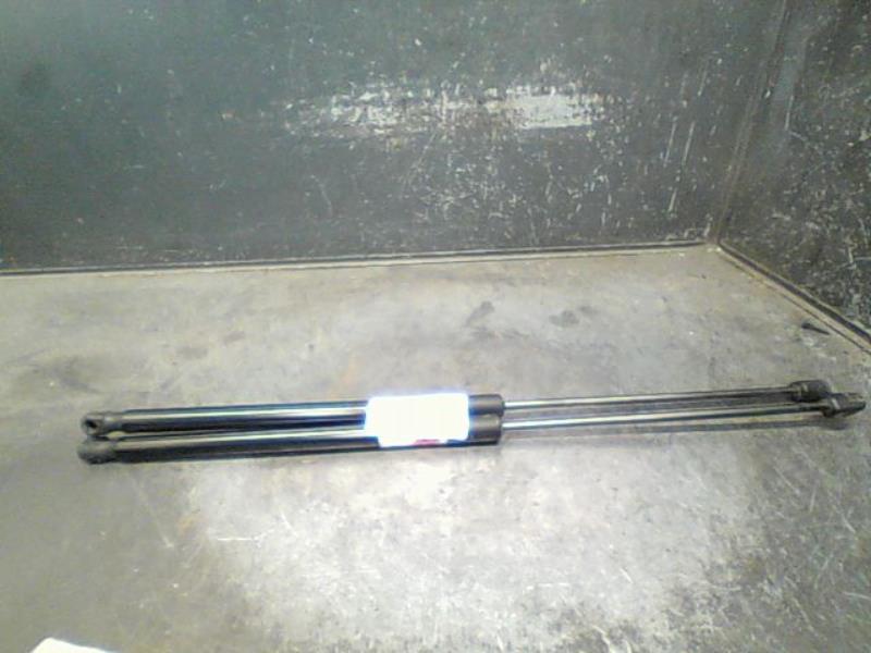 Verin de coffre FORD FOCUS Essence - 1
