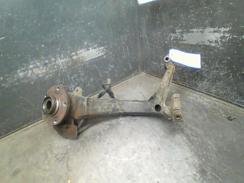 Moyeu avant droit AUDI A4 Essence - 1