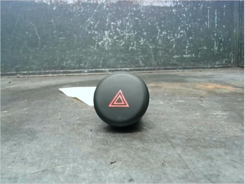 Bouton de warning NISSAN JUKE Essence - 1