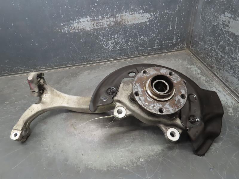 Moyeu avant droit AUDI A8 Essence - 1