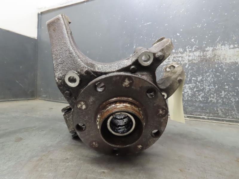 Moyeu arriere droit AUDI A8 Essence - 1
