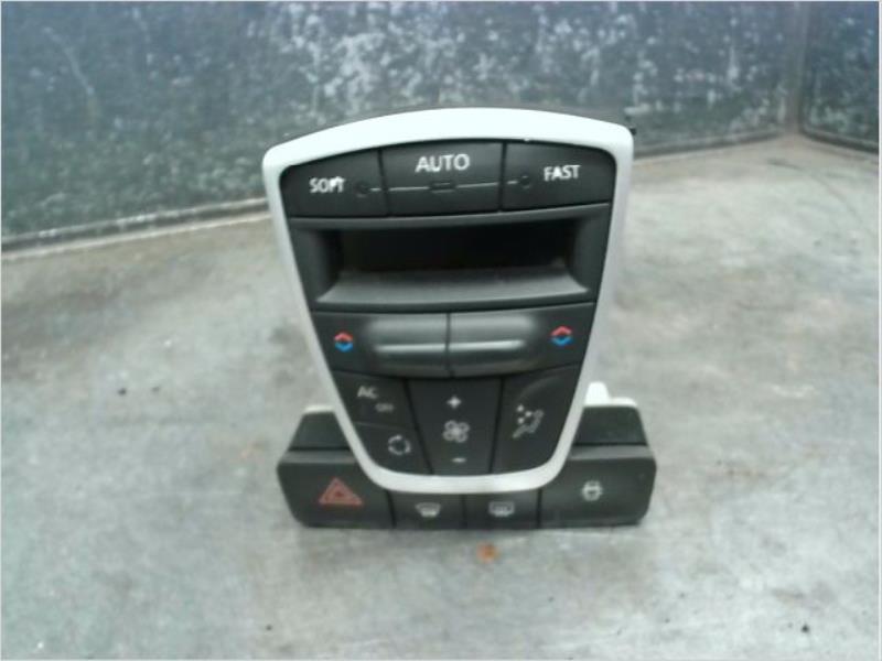 Bouton de warning RENAULT LAGUNA Diesel - 1