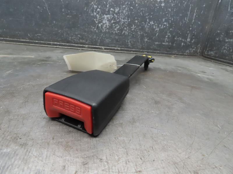 Attache ceinture avant droit RENAULT CLIO Essence - 1