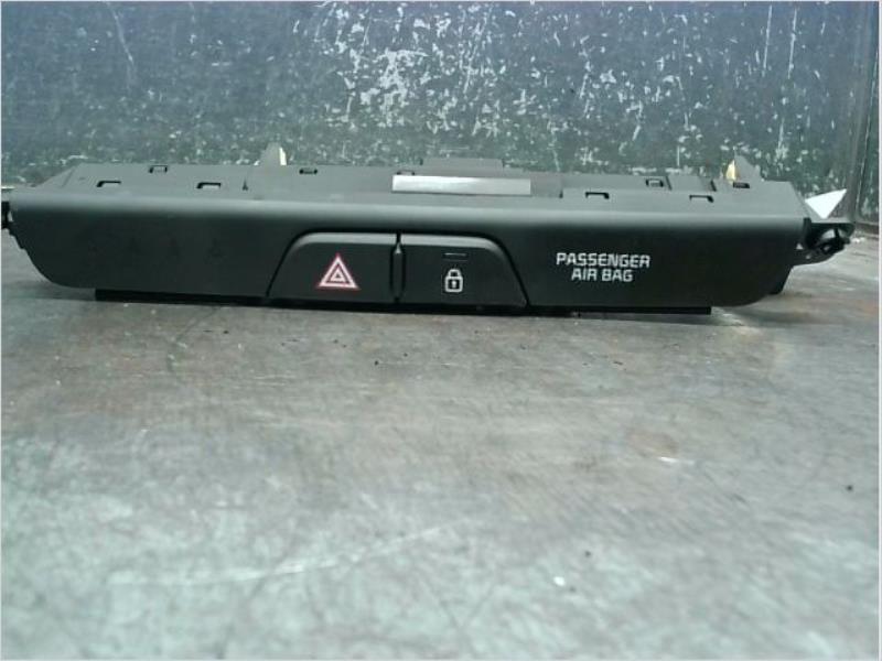 Bouton de warning KIA RIO Essence - 1