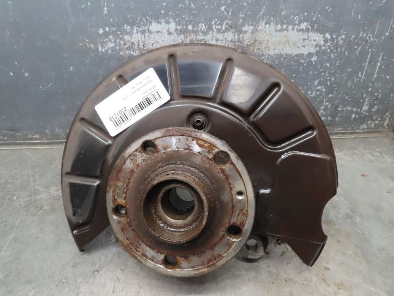 Moyeu avant gauche VOLKSWAGEN GOLF Diesel - 1