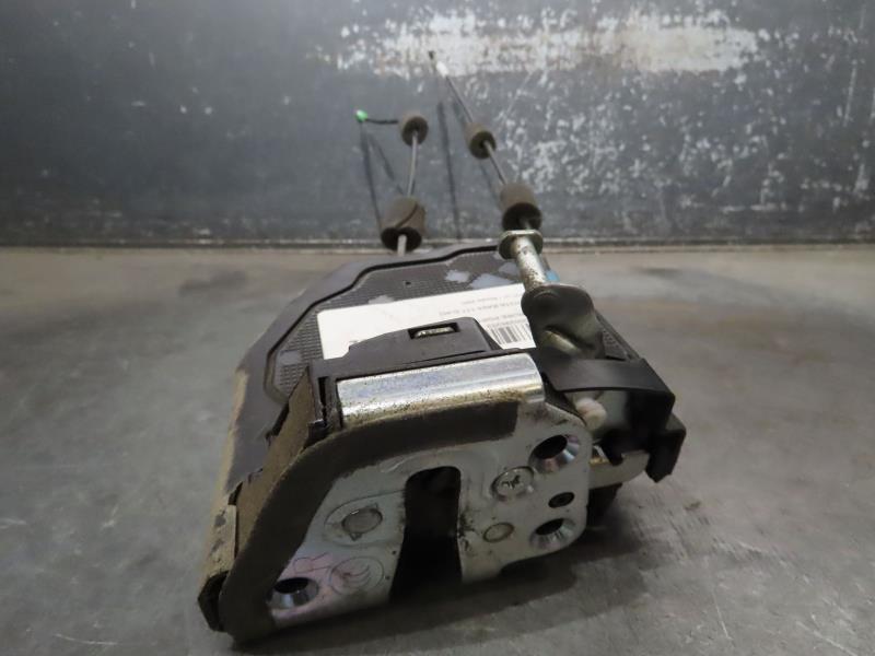 Serrure arriere droit TOYOTA RAV4 Diesel - 1