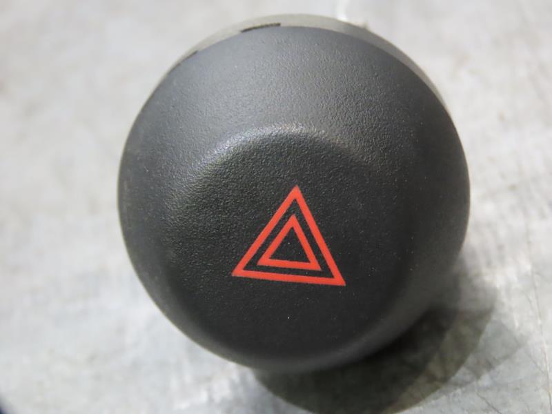 Bouton de warning TOYOTA RAV4 Diesel - 1