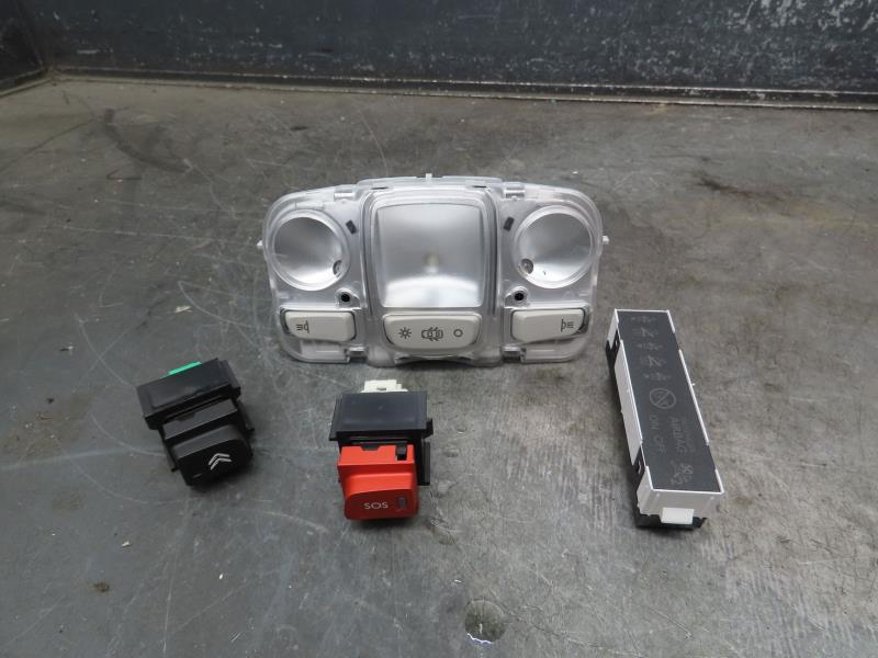 Eclairage de plafonnier CITROEN C4 CACTUS Diesel - 1