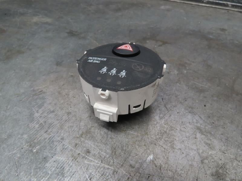 Bouton de warning TOYOTA YARIS Diesel - 1