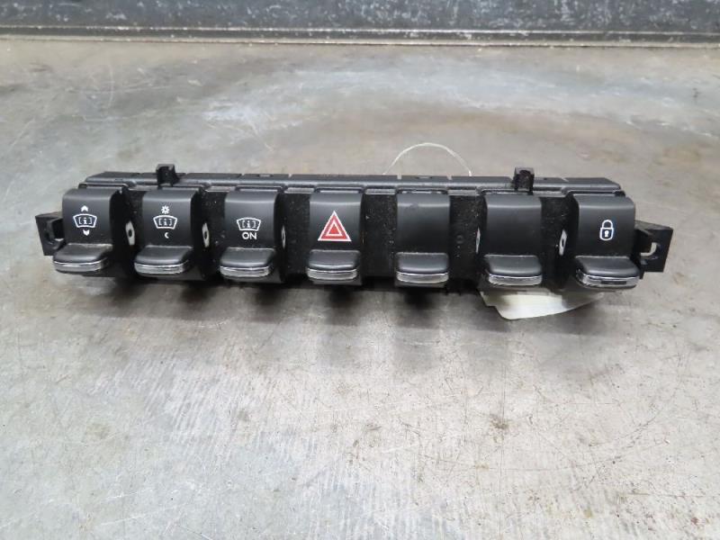 Bouton de warning PEUGEOT 3008 Diesel - 1