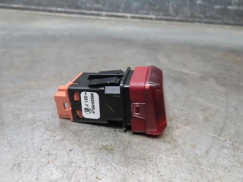 Bouton de warning CITROEN C3 PICASSO Essence - 1