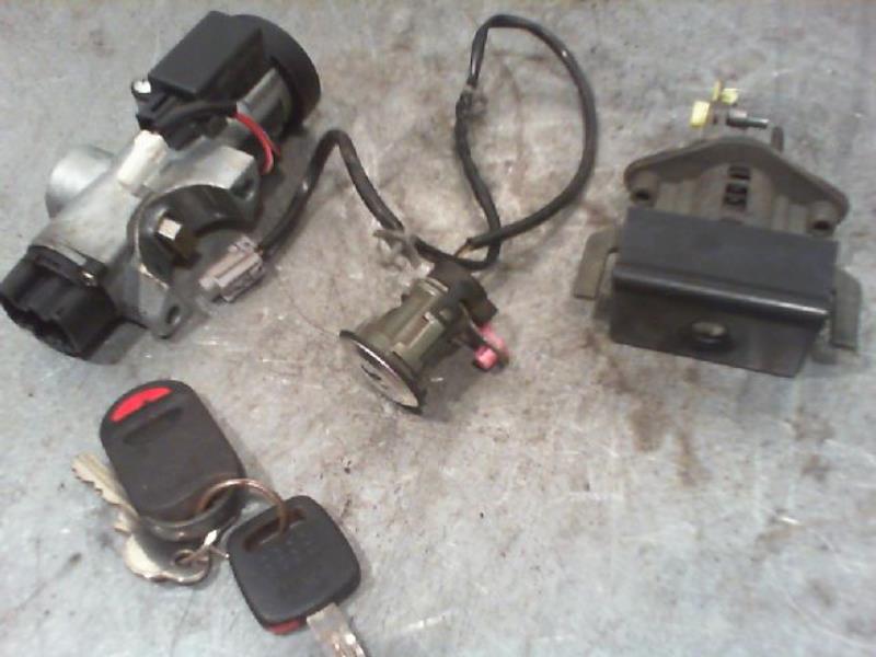 Serrure NISSAN PRIMERA Essence - 1