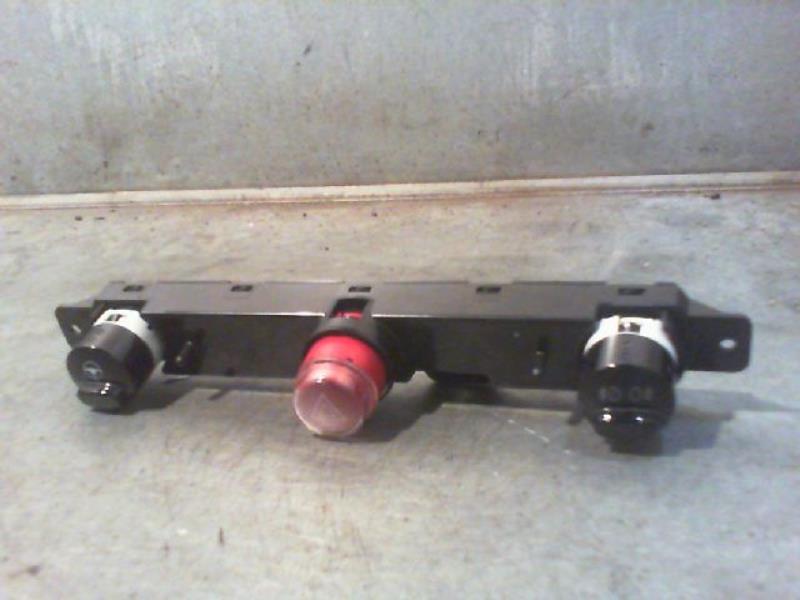 Bouton de warning FIAT 500 Essence - 1