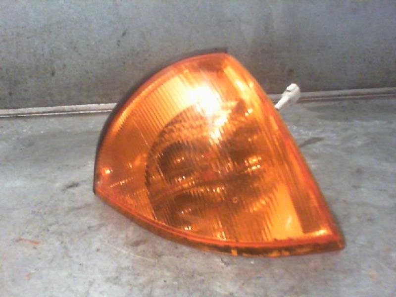 Optique avant secondaire droit (feux)(clignotant) SUZUKI SWIFT Essence - 1