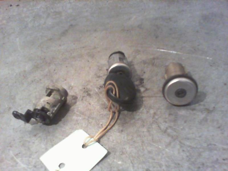 Serrure FORD FIESTA Essence - 1