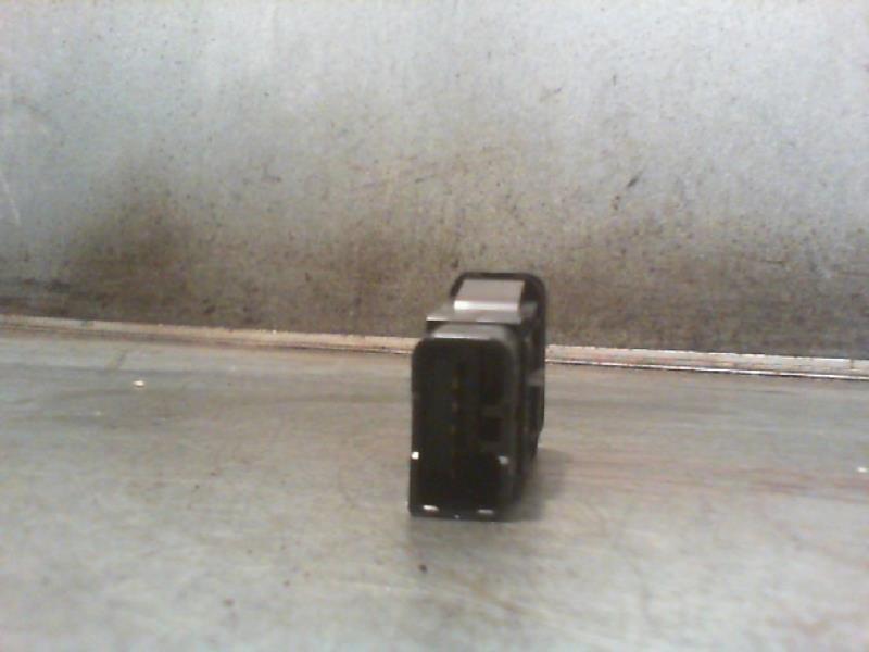 Bouton de warning MAZDA PREMACY Diesel - 1