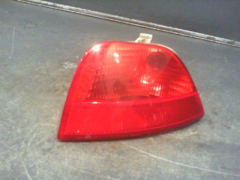 Feu de pare choc arriere gauche FORD FOCUS Essence - 1