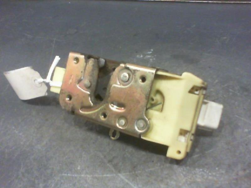 Serrure arriere gauche FORD FOCUS Essence - 1