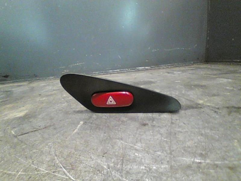 Bouton de warning PEUGEOT 406 Diesel - 1