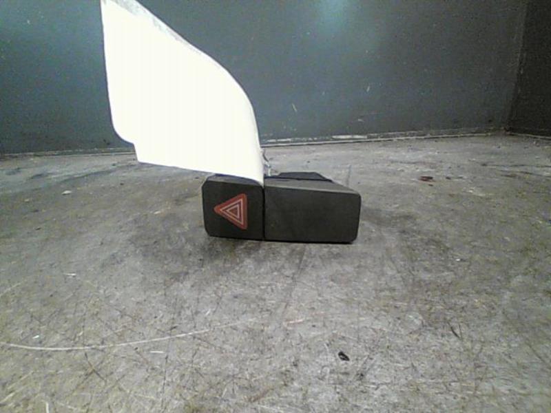 Bouton de warning SUZUKI SX4 Diesel - 1