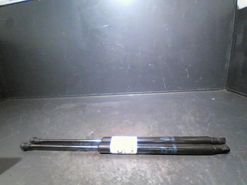 Verin de coffre TOYOTA YARIS Essence - 1