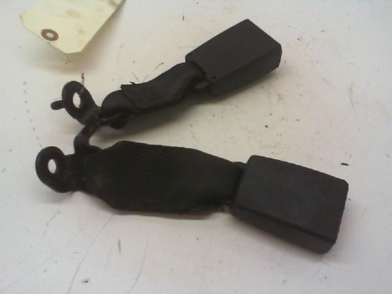 Attache ceinture arriere centrale CITROEN DS3 Essence - 1