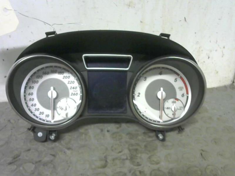 Compteur MERCEDES CLASSE CLA Diesel - 1