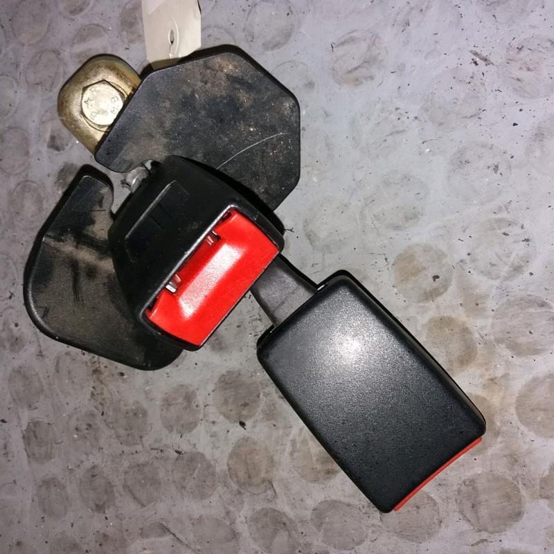 Attache ceinture arriere centrale AUDI A4 II Diesel - 1
