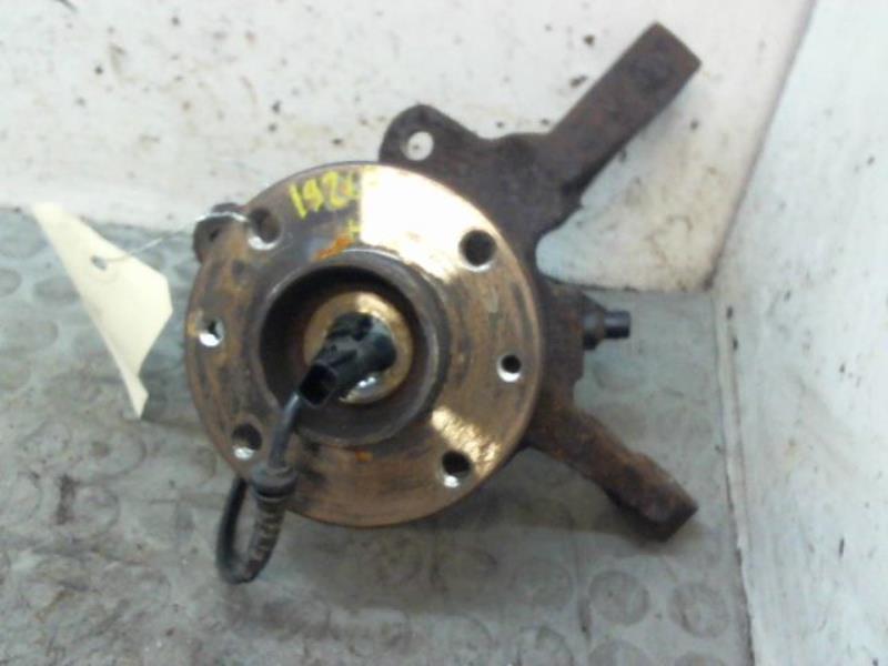 Fusee avant gauche RENAULT CLIO CAMPUS II Essence - 1